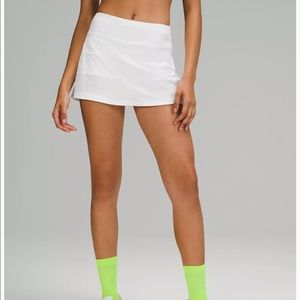 Lululemon tennis skirt. White. Sz 8.